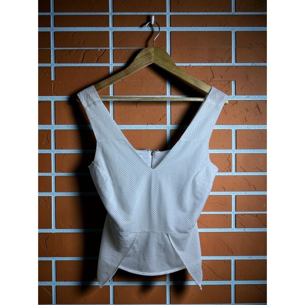 Bebe Women’s Large White Textured Peplum Top V Neck Zip Back Made in USA
